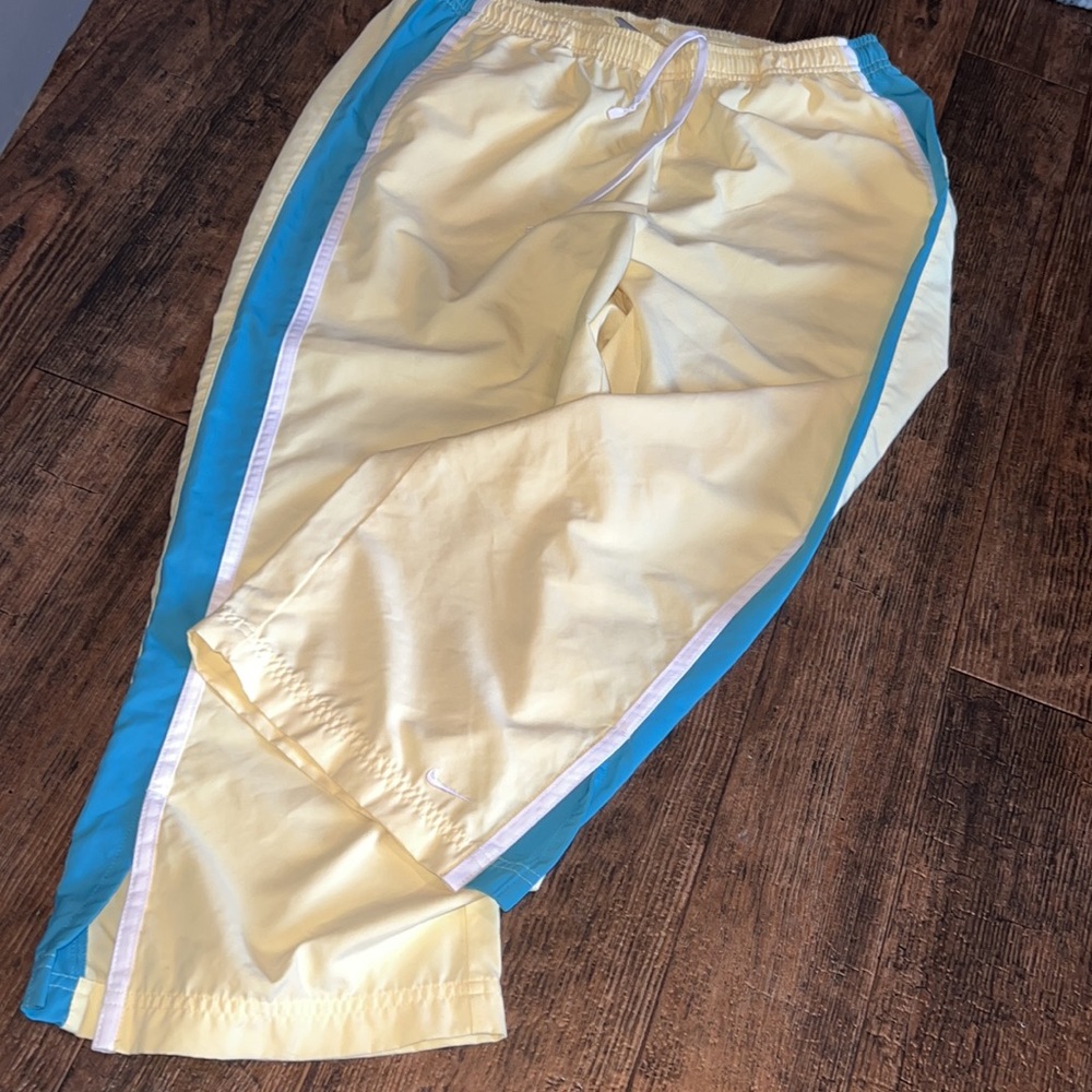 🩵💛 Women’s Nike Crop Pants Large